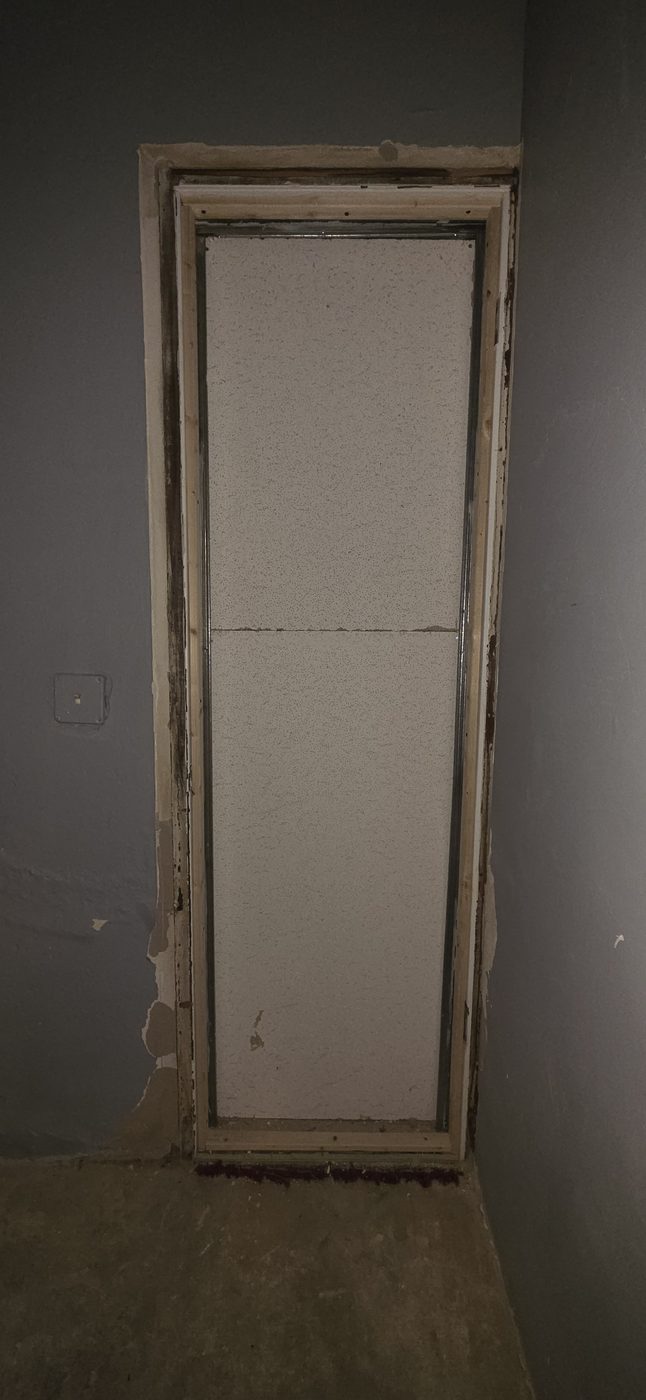 Demising closure storage side