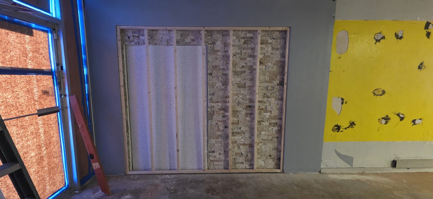 Demising closure storefront side